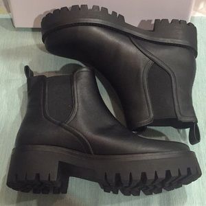 Steve Madden Mission Bootie Size 6 